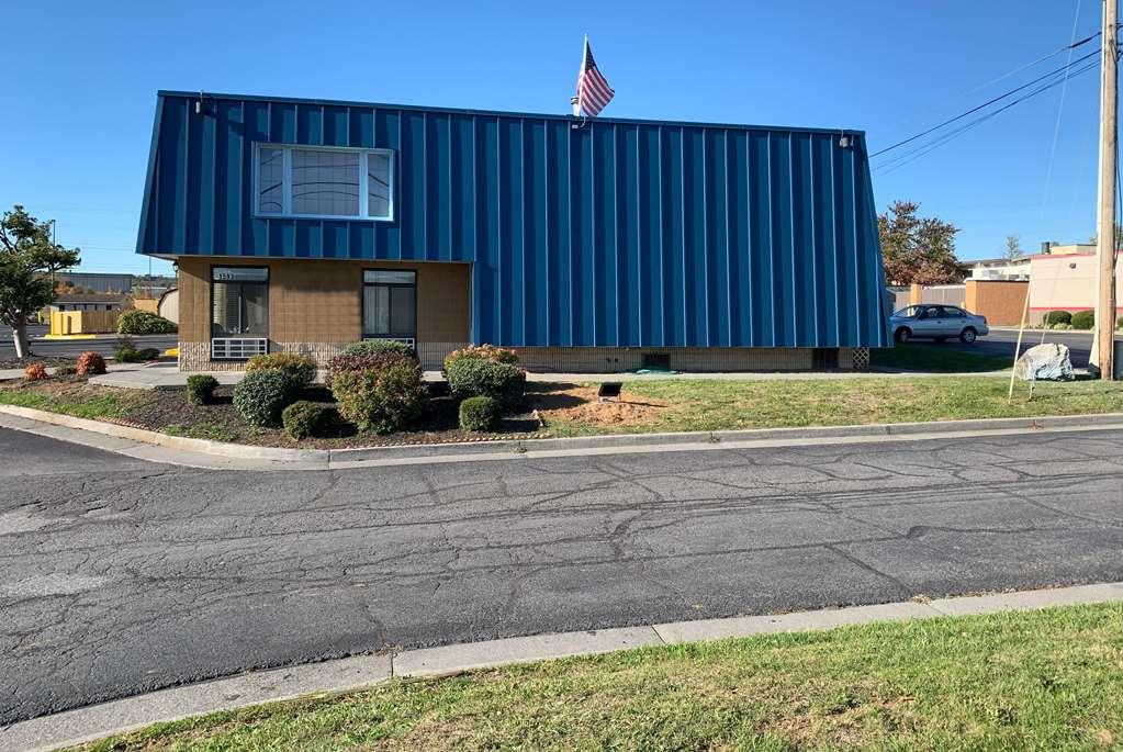 Days Inn By Wyndham Winchester Exterior photo