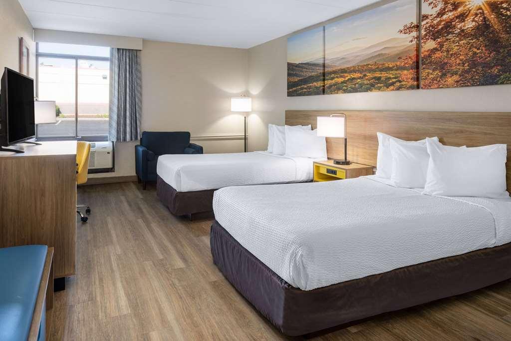 Days Inn By Wyndham Winchester Room photo