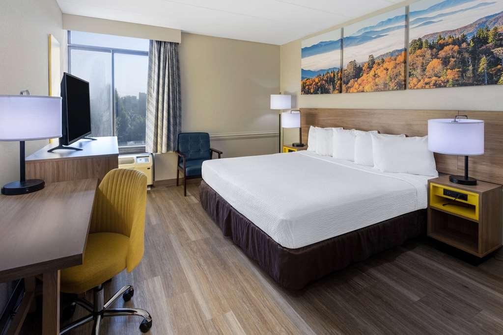 Days Inn By Wyndham Winchester Room photo