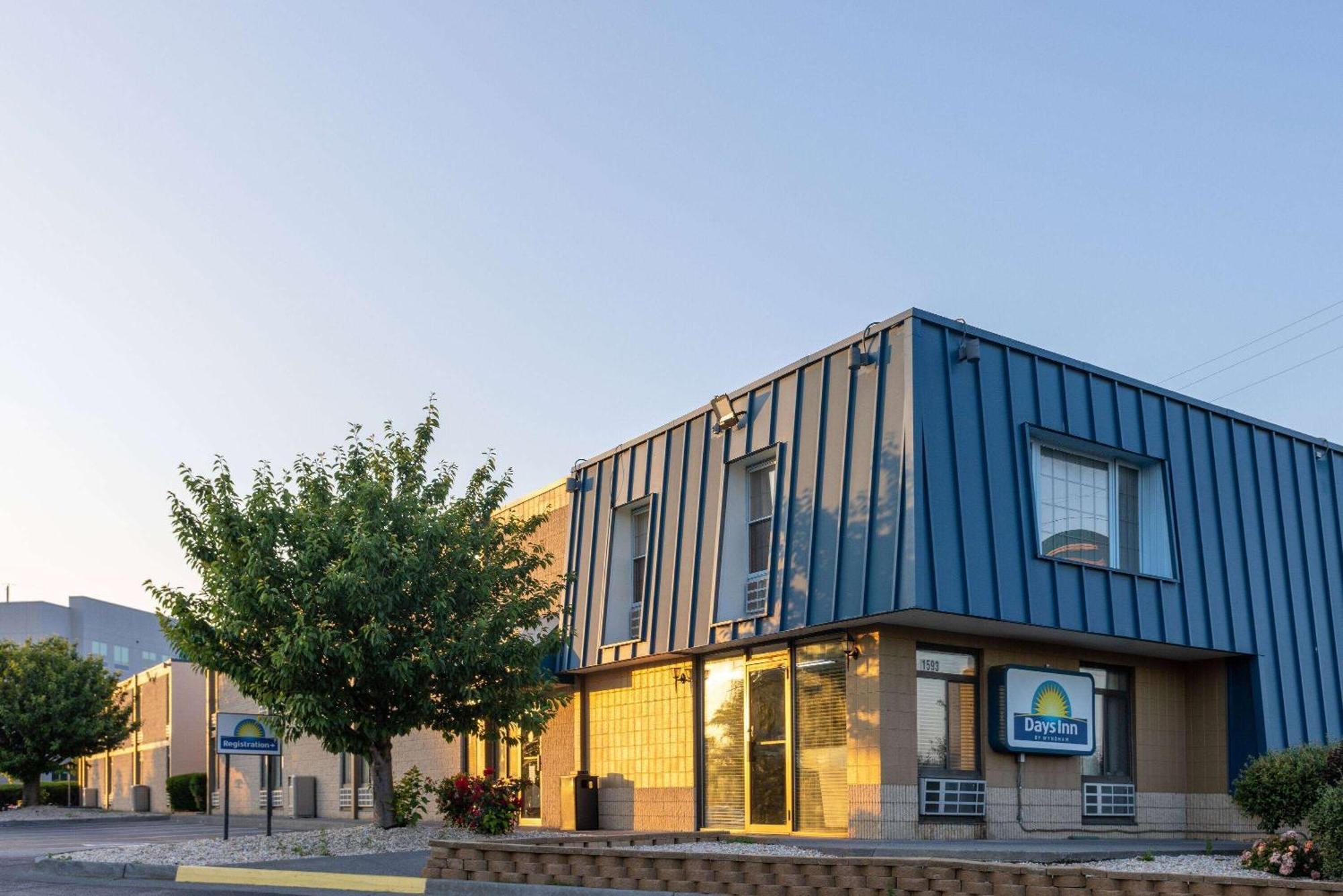 Days Inn By Wyndham Winchester Exterior photo