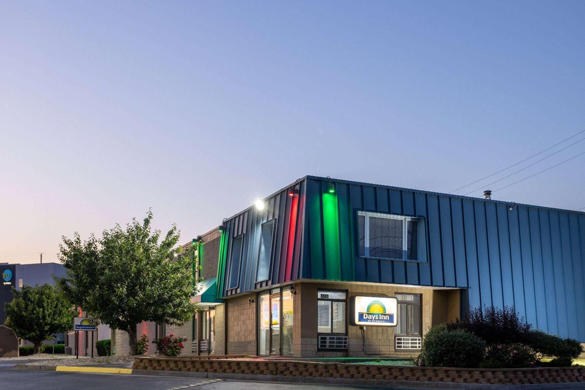 Days Inn By Wyndham Winchester Exterior photo