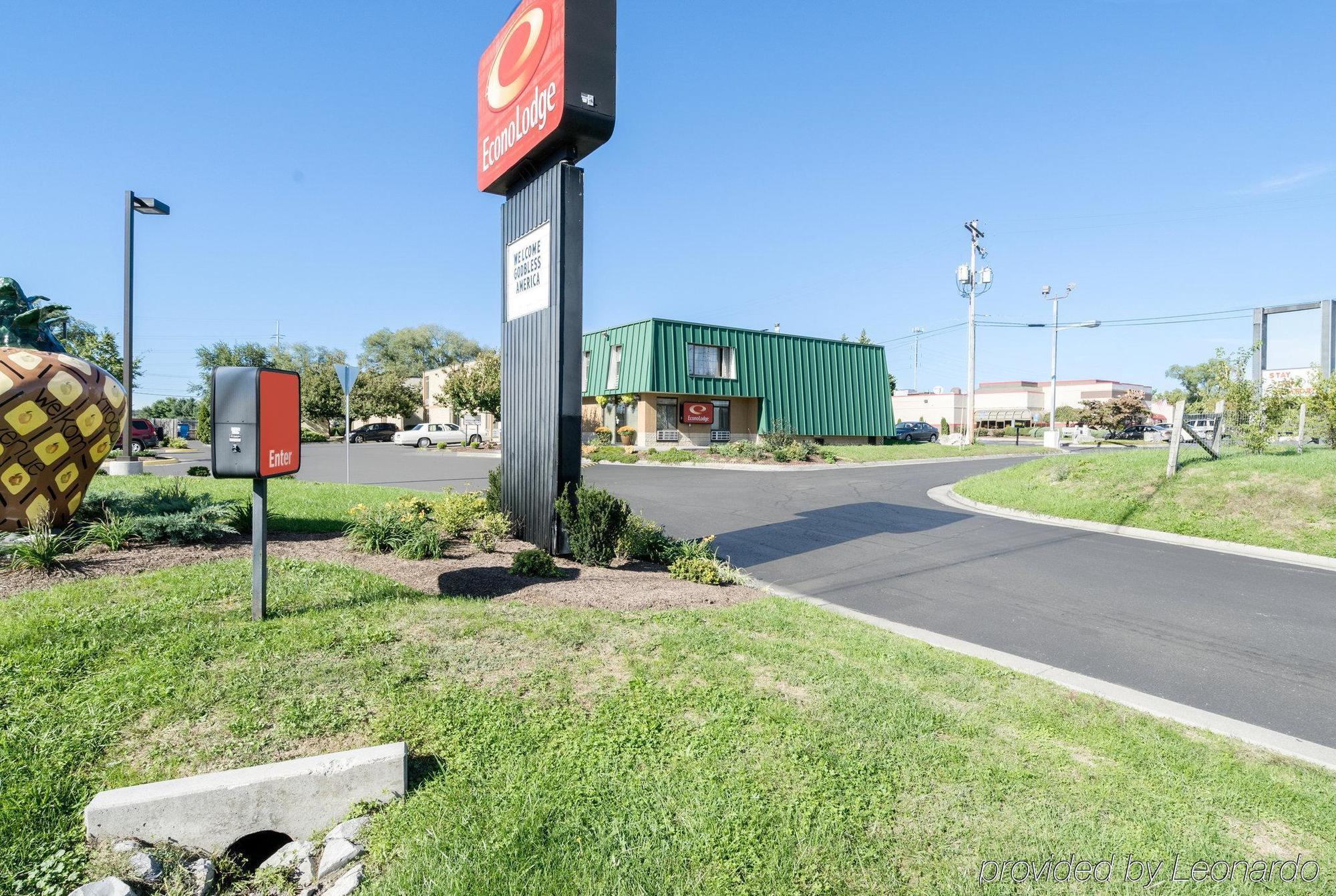 Days Inn By Wyndham Winchester Exterior photo