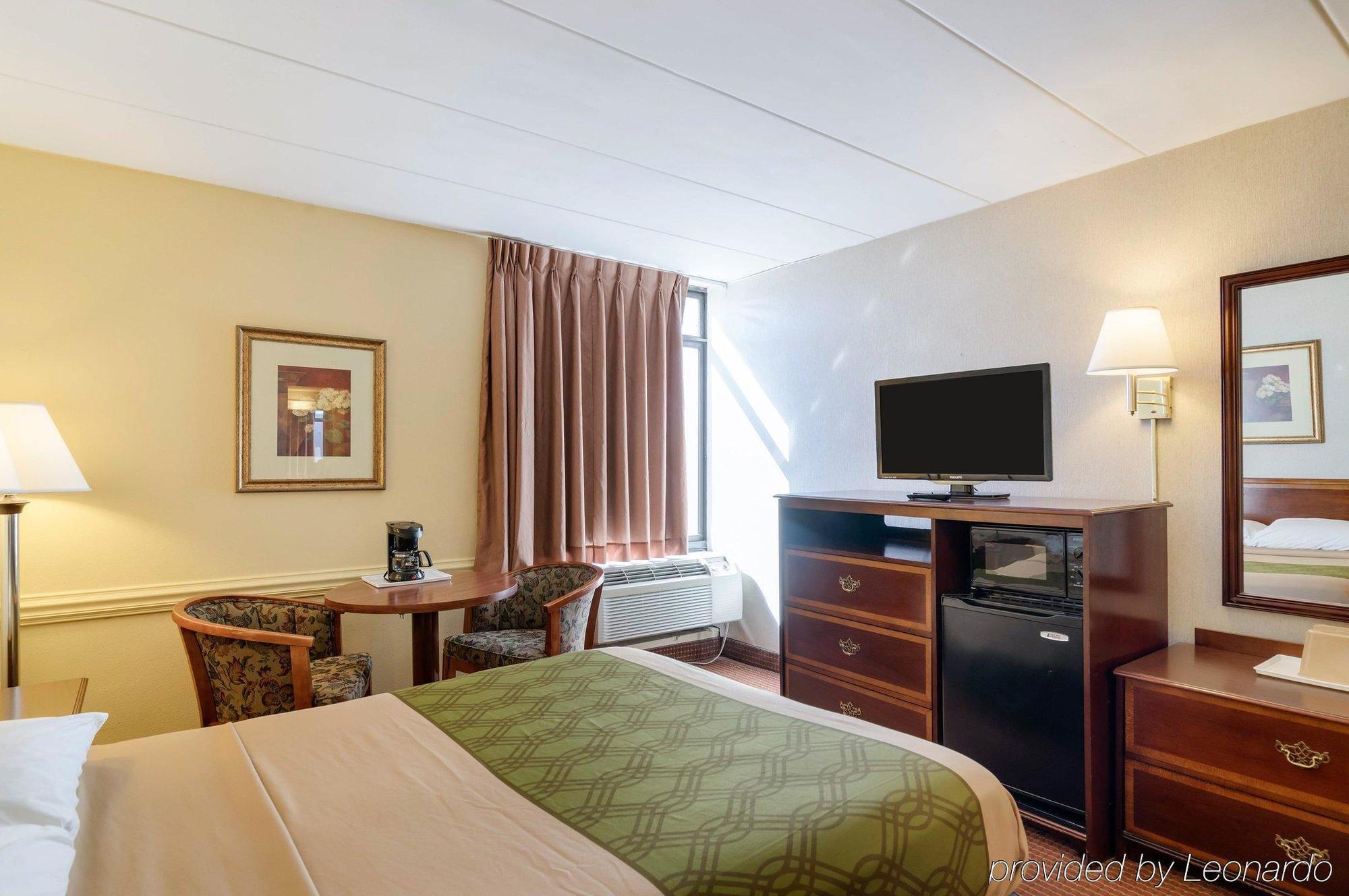 Days Inn By Wyndham Winchester Exterior photo