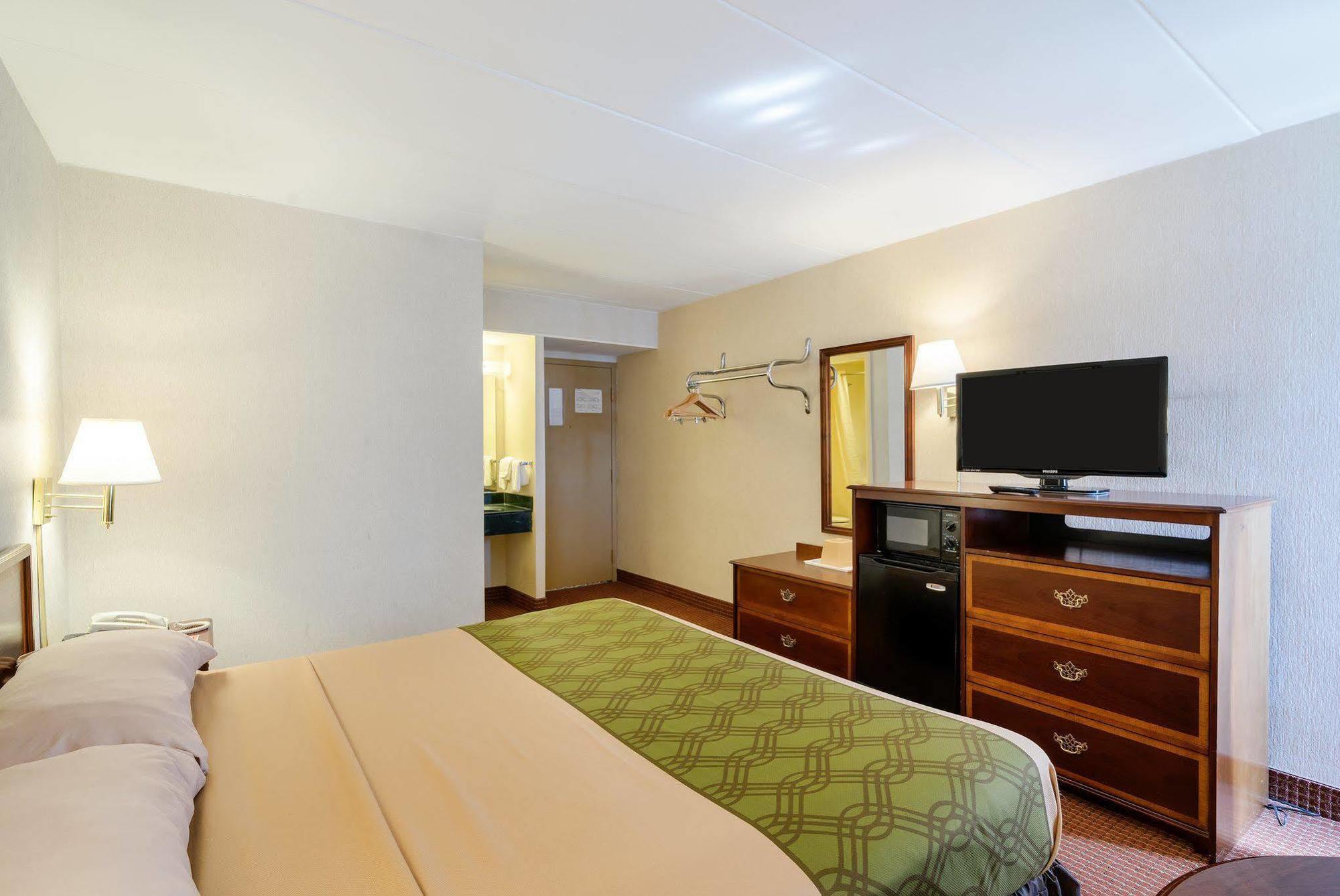 Days Inn By Wyndham Winchester Exterior photo