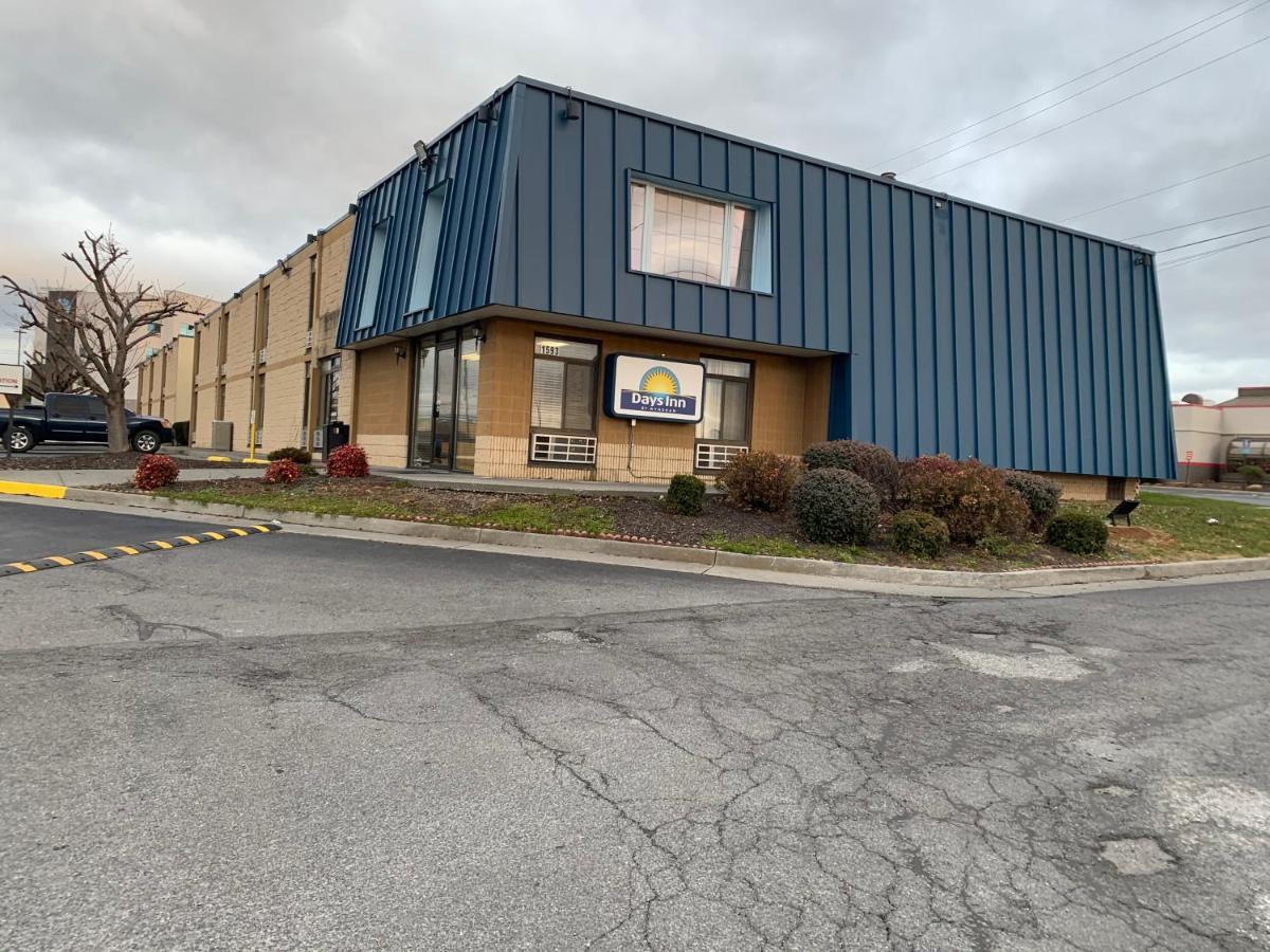Days Inn By Wyndham Winchester Exterior photo