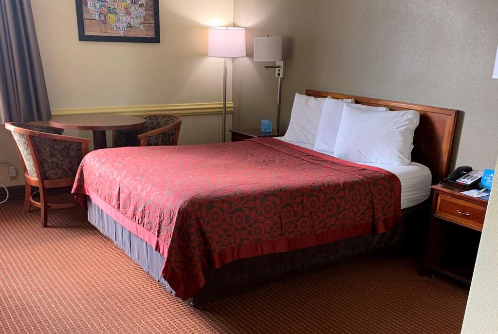 Days Inn By Wyndham Winchester Room photo